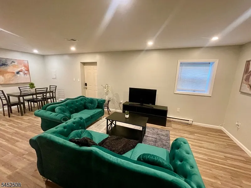 15 Seymour Ave #1B