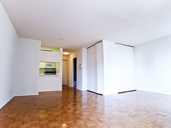 3rd image of 250 E 40th St APT 29D