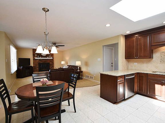 5th image of 17548 Redwood Ln