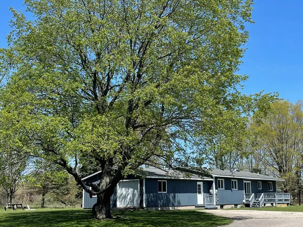 8741 N Oceana Dr, Pentwater, MI 49449