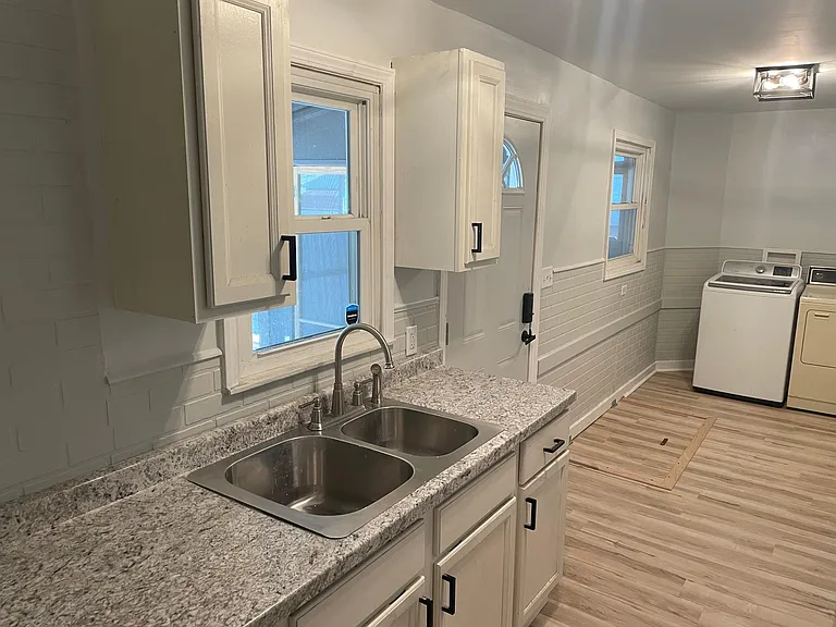 1314 Hoyt Ave — Photo 31