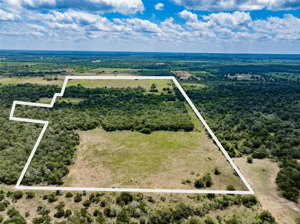 13 Armstrong Rd, Flatonia, TX 78941