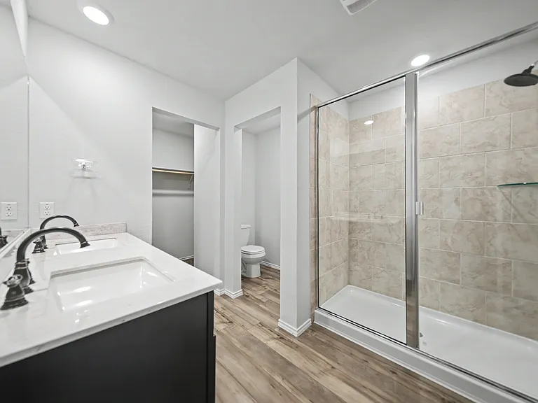 1100 Ottoman Loop — Photo 14