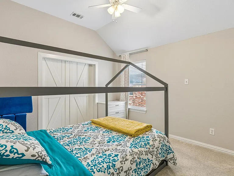 2245 Jaguar Dr — Photo 25