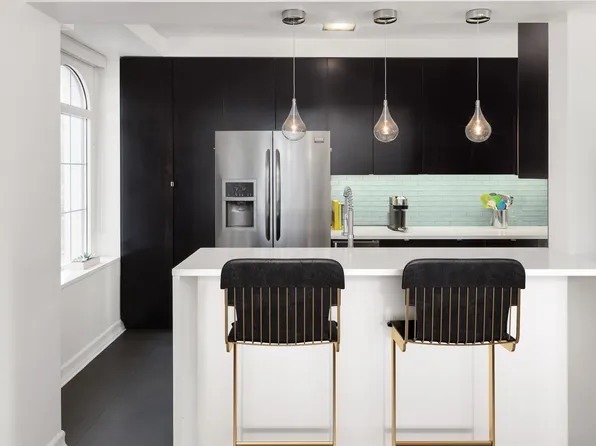 470 West 24th Street image 6 of 14