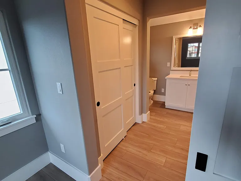 1067 N Park Victoria Dr — Photo 8