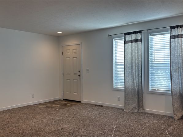 5 Festival Dr #FES05, Olmsted Falls, OH 44138