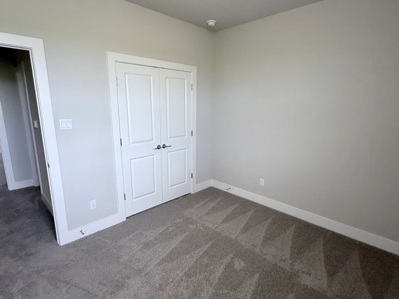4 bed, 3.5 bath, 1921 sqft, $2,495 — Photo 2