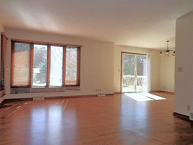 4 bed, 1900 sqft, $2,200 — Photo 4