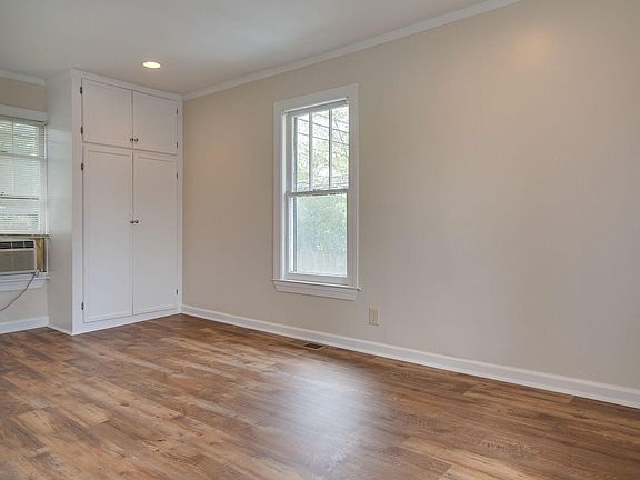 4th image of 2237 Blair Blvd #B