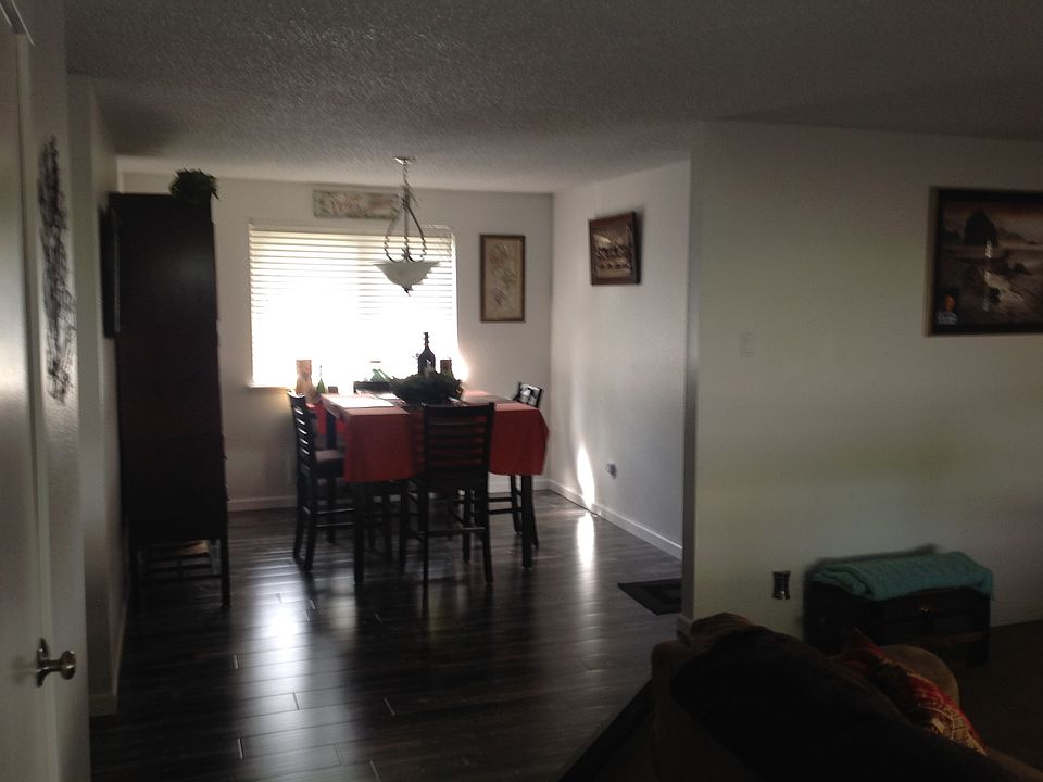 1st image of 542 NE Conifer Dr