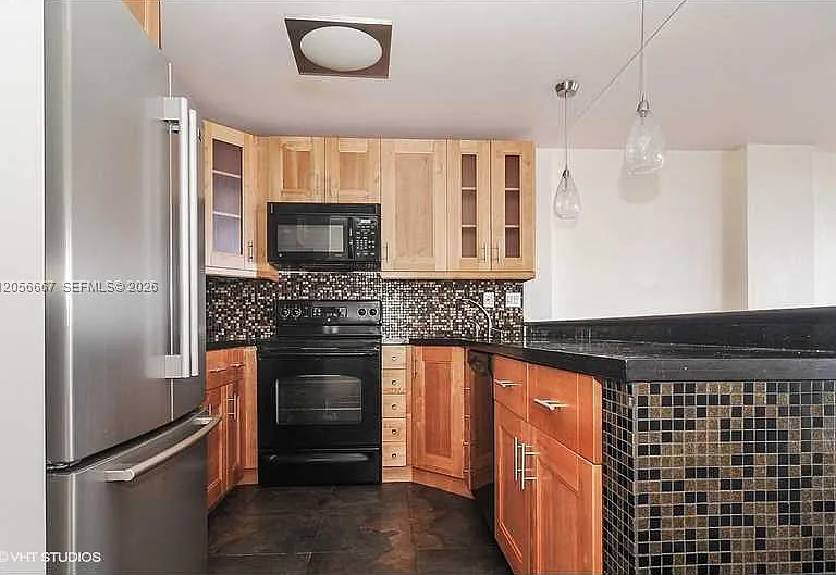 600 NE 36th St #1817 — Photo 3