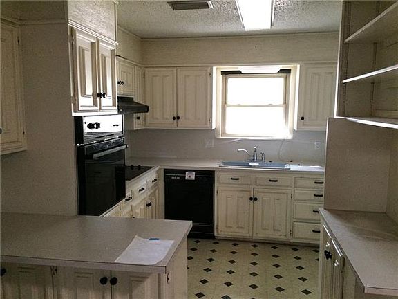 5th image of 3730 Monclair Ave