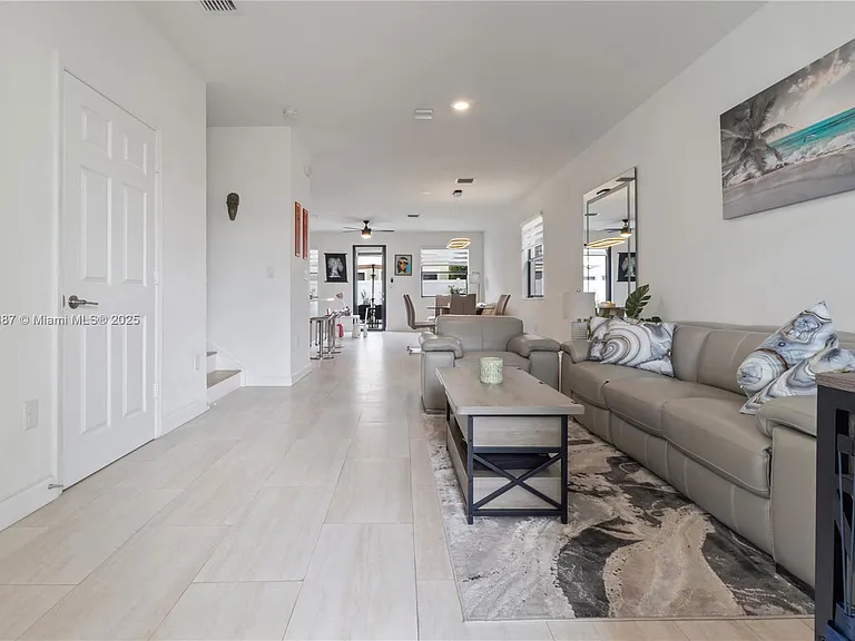 3431 W 109th Pl — Photo 3