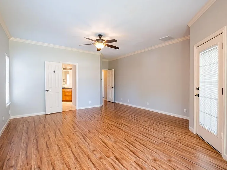 9202 Amanda Dr — Photo 21