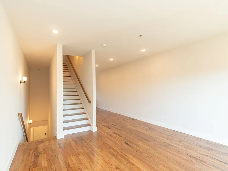 1039 Montague Pl — Photo 3