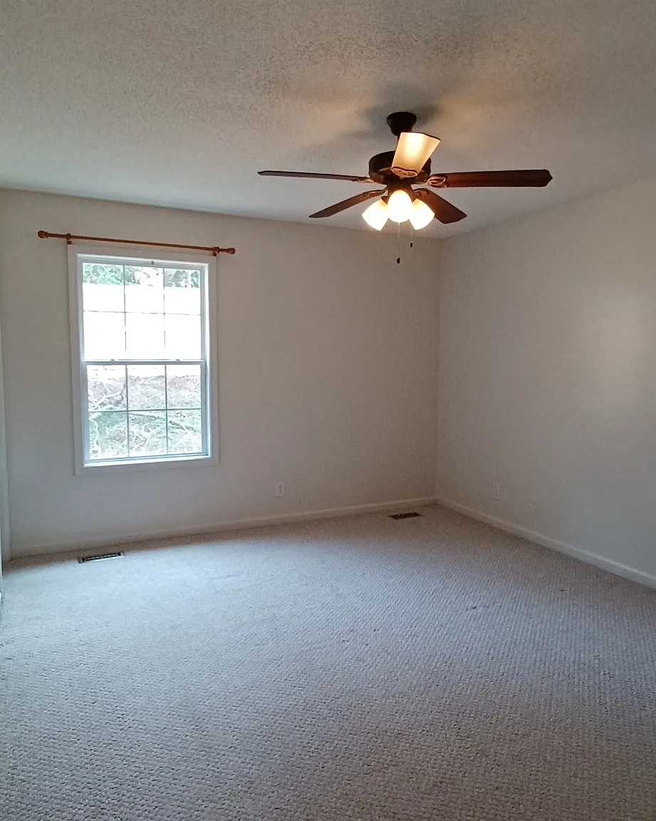 3 bed, 1170 sqft, $1,375 — Photo 3