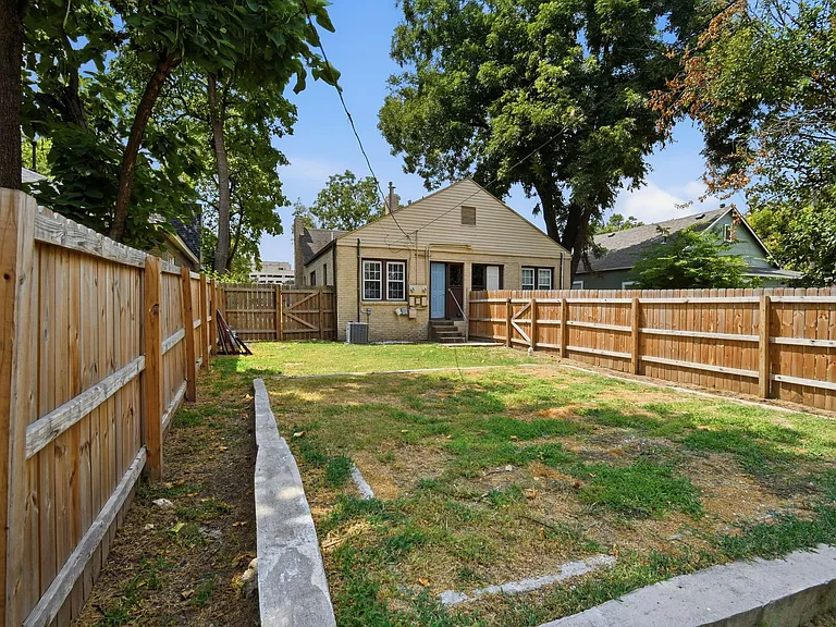 E 8th St Duplex — Photo 41