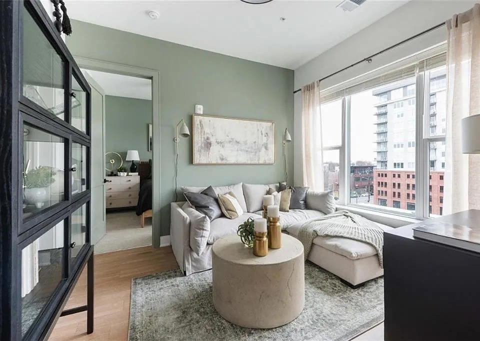 665 Auburn Ave NE #610