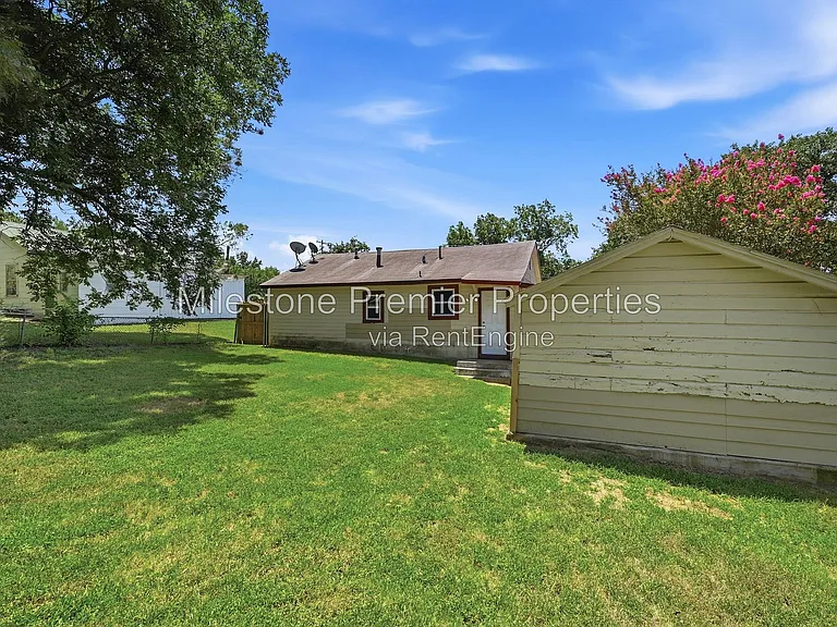 1107 W Hanna St — Photo 17