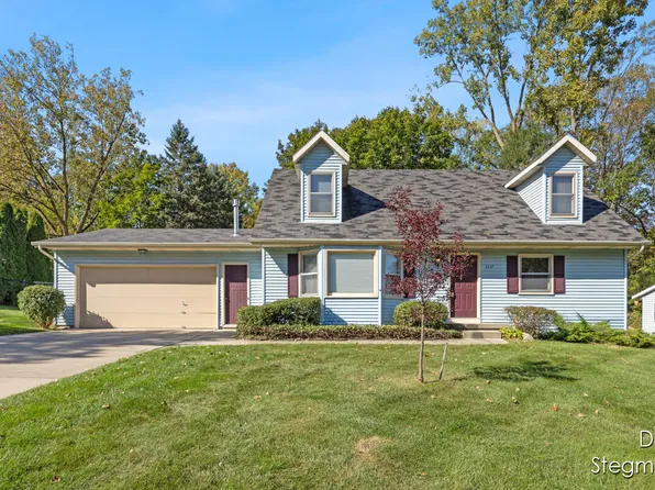 4637 Breckenridge Dr NE, Grand Rapids, MI 49525
