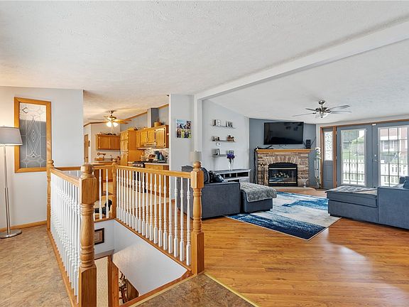 5th image of 2804 Stanley St