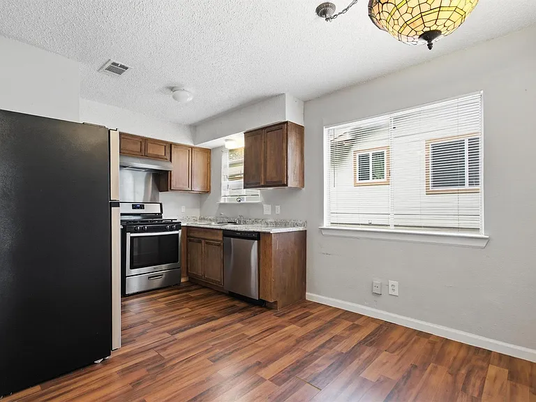 6305 Emerald Forest Dr #B — Photo 8