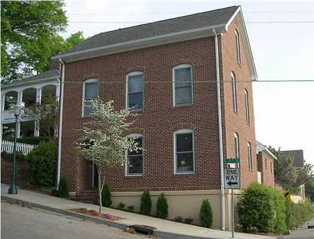 Luxury Living Downtown!