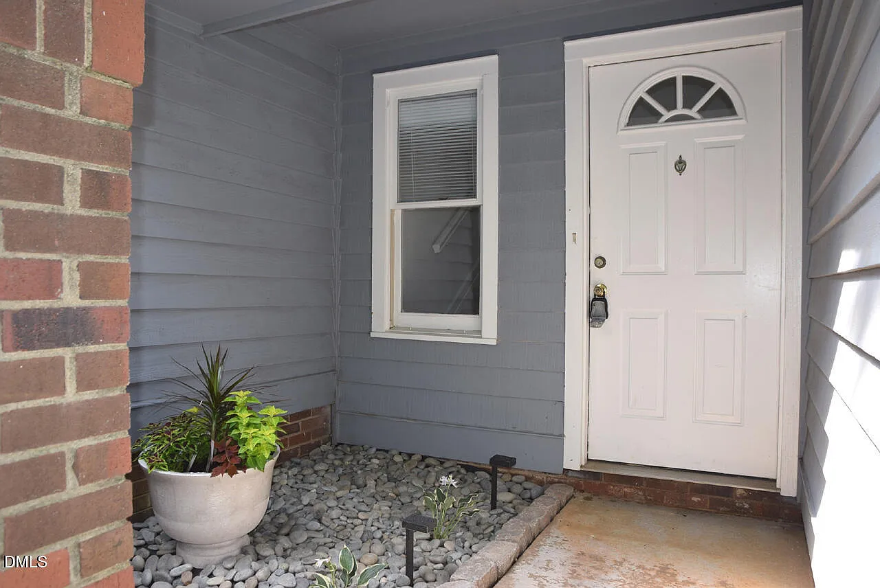 2 bed, 2.5 bath, 1277 sqft, $1,695 — Photo 3