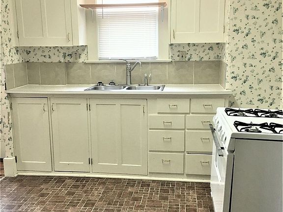 5th image of 801 3rd St APT A