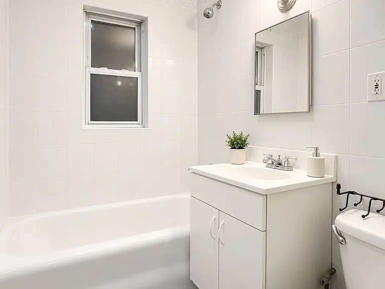 20-36 33rd St #2 — Photo 9