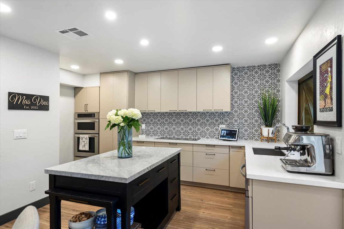 next background image