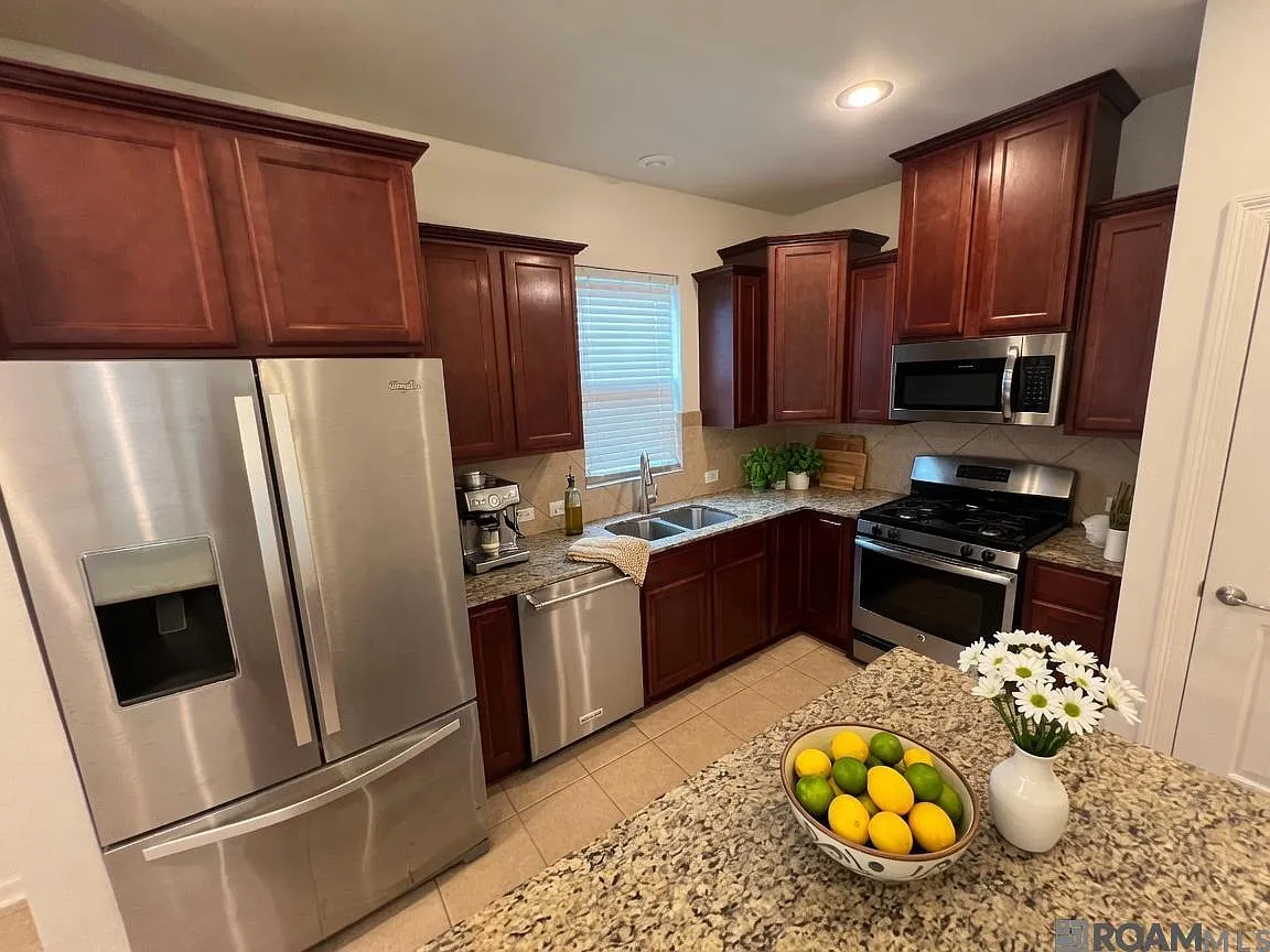 3 bed, 1672 sqft, $2,600 — Photo 3