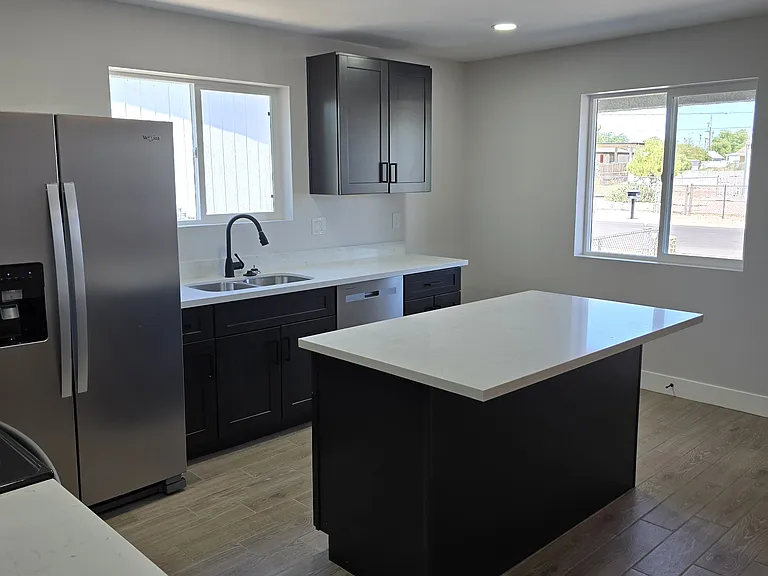 754 S 96th Pl #B — Photo 3