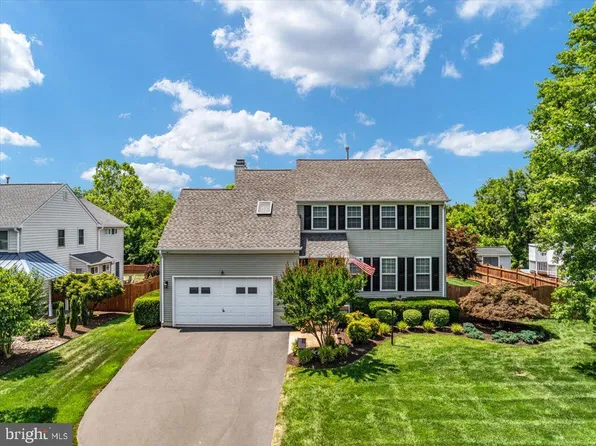 8236 Sunset Dr, Manassas, VA 20110