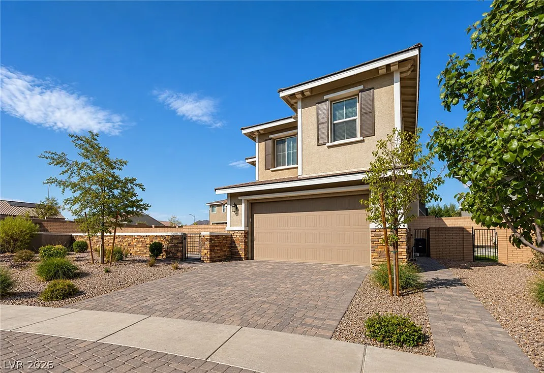 5 bed, 3.0 bath, 2413 sqft, $2,995 — Photo 2