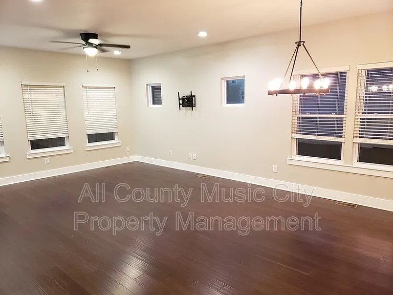 4064 Cedar Cir — Photo 4