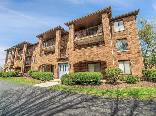 463 Valley Dr APT 303, Naperville, IL 60563