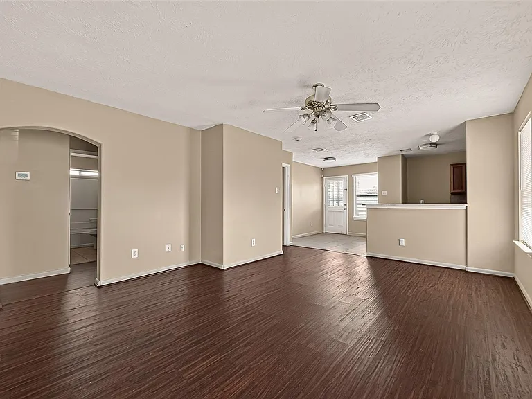 827 Royal George Ln — Photo 7