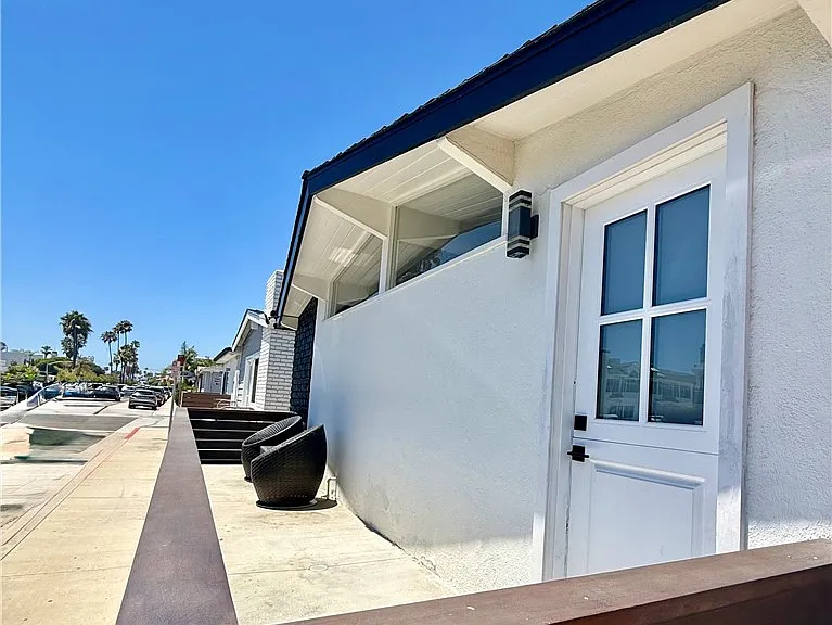 1140 W Balboa Blvd — Photo 11