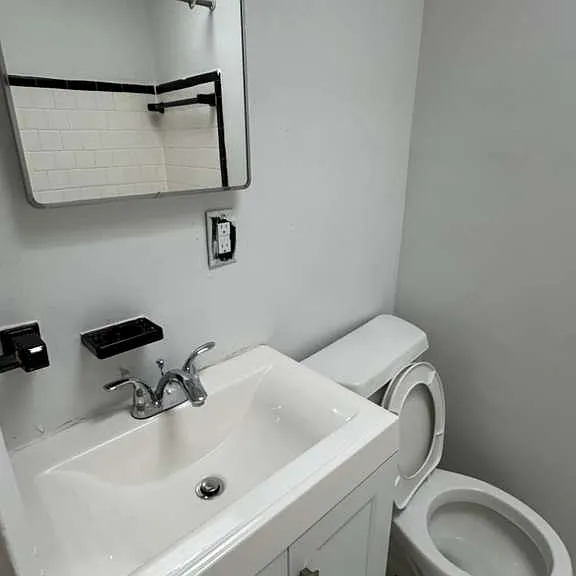 2439 Ashton St — Photo 3