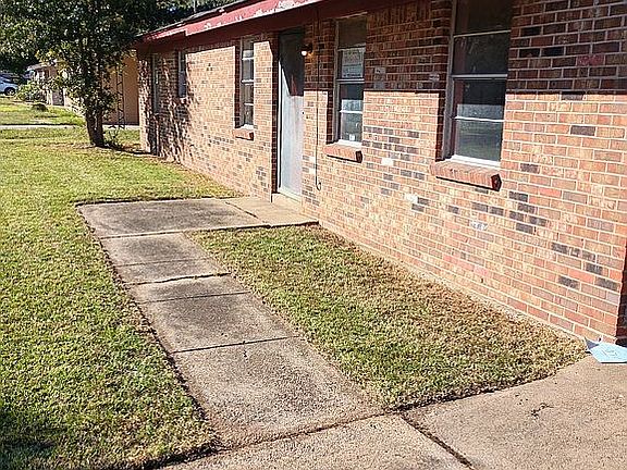 3rd image of 106 Boyd Cir