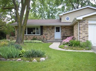 676 Alice Dr, Northbrook, IL 60062