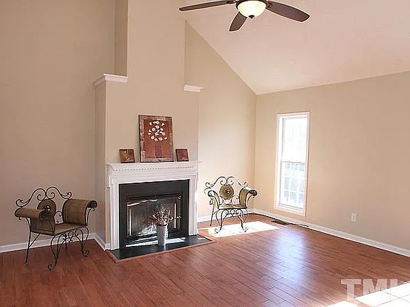 5th image of 205 Peakhill Rd