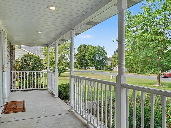 4th image of 3854 Reynolds St