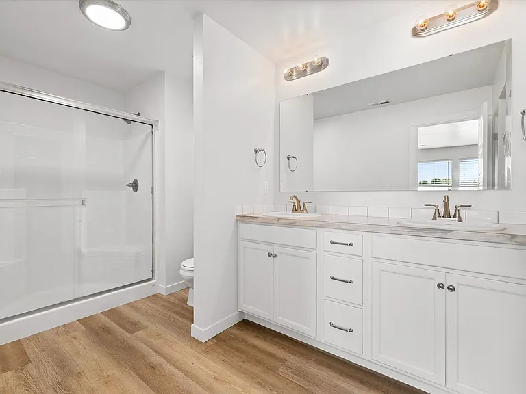655 N Sevenoaks Ave — Photo 19