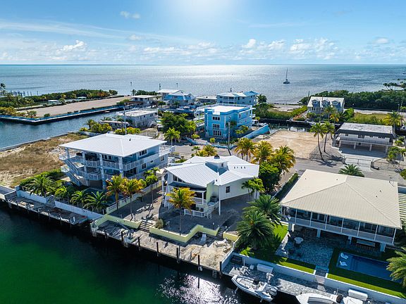 2nd image of 184 Bahama Ave