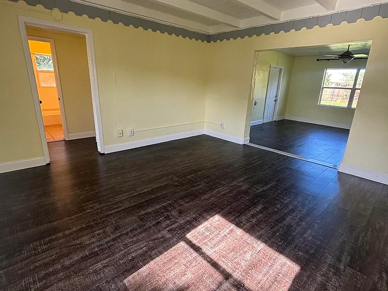 328 Urquhart St — Photo 18