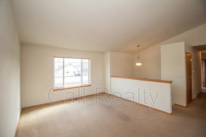 4 bed, 3.0 bath, 2025 sqft, $2,500 — Photo 2