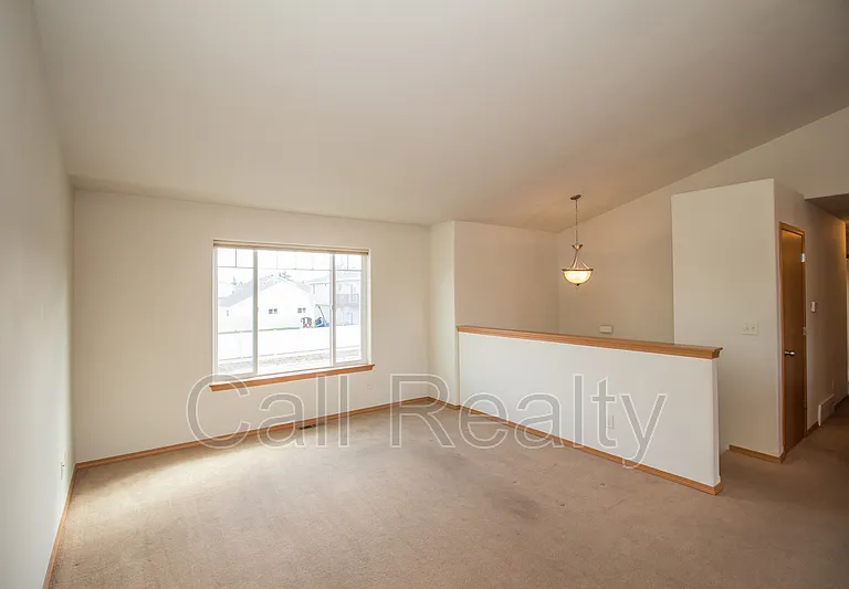 2105 N Eden St — Photo 2